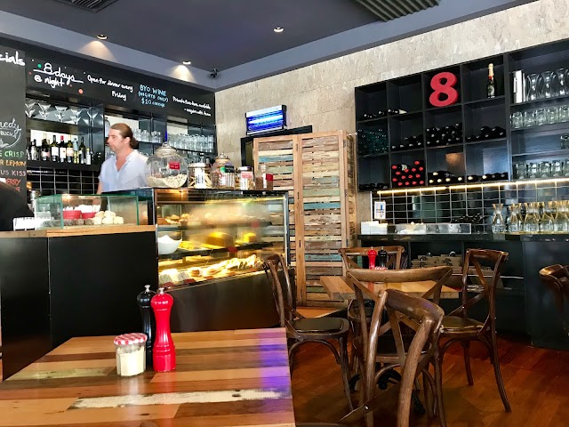 8 Days Cafe