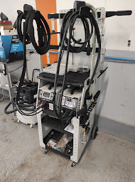 Photo n°2 de FKM Carrosserie à Castries (Atelier de carrosserie automobile)