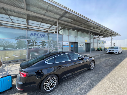 Parkplatz P14 Flughafen Karlsruhe/Baden-Baden APCOA