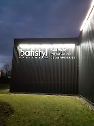 Photo n°24 de Batistyl Habitat - Caen - Fabricant installateur de menuiseries à Fleury-sur-Orne (Atelier de menuiserie)