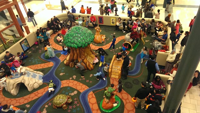 The Shoppes at Buckland Hills