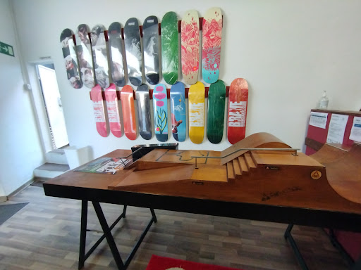 Braveskate Club Esportiu. Escola d'Skate. - Thumbnail