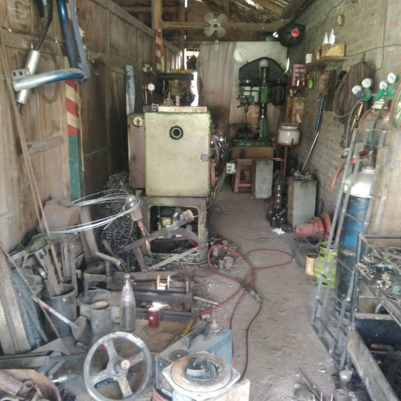 Bengkel Las Dan Bubut Sedulur Teknik Tukang Las