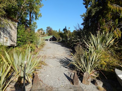 Photos of Lake Paringa lodge