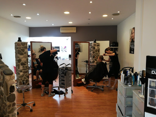 Parrucchieri Fuori Di Testa Di Hosnar Gabriella - Salone L'Oréal Professionnel & Matrix