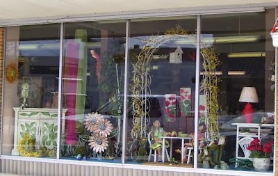 Photos of Lori Draper's New & Used Furniture