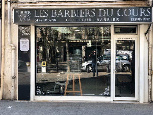 Les barbiers du cours - Thumbnail