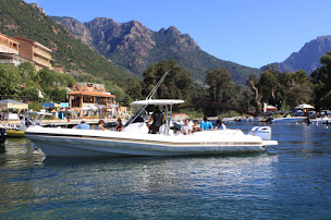 Photo n°1 de BATEAU PROMENADE EXPLORATEUR à Ota (Agence d'excursions en bateau)