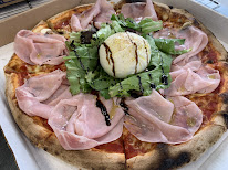 Pizza camion MAMA PIZZA MORNANT au feu de bois à Mornant