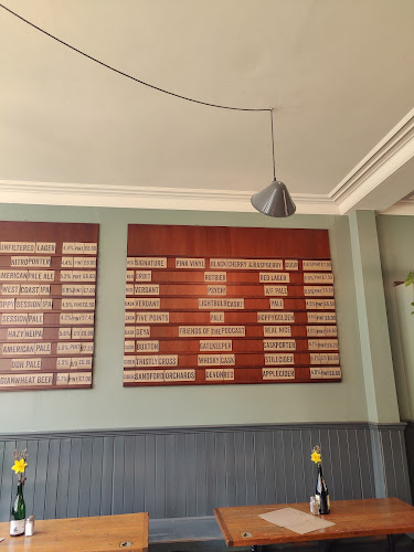 Reviews of The Earl of Essex in London - Pub