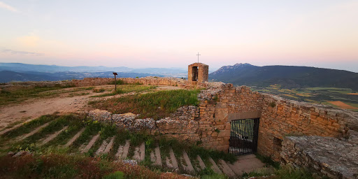 Aparcamiento castillo Villamayor de Monjardín / Deio Gazteluko Aparkalekua