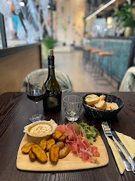 Photo n°1 de Restaurant & Bar, Terrasse chez Vertical'Art Orléans à Saint-Jean-de-la-Ruelle (Restaurant)