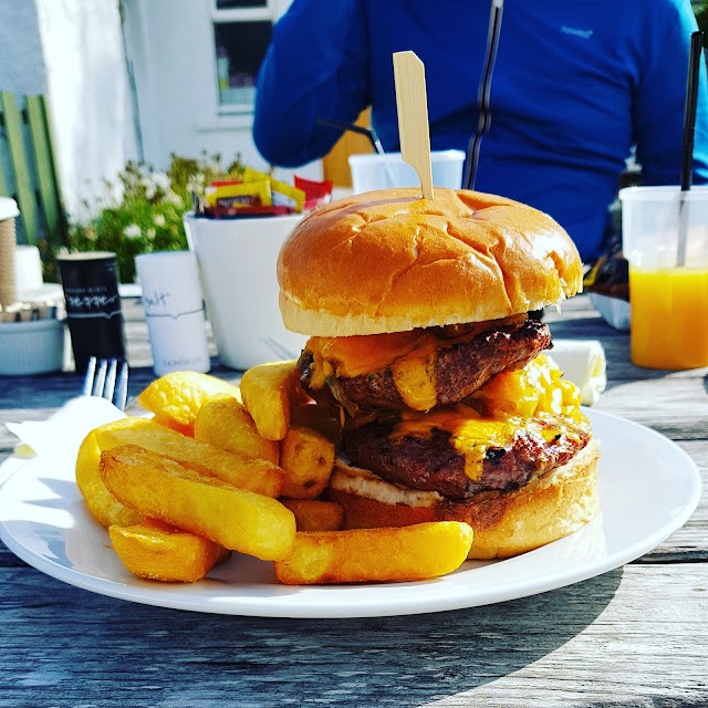 The Dores Inn