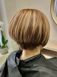 Photo n°6 de New Color Salon de Coiffure à La Valette-du-Var (Salon de coiffure)