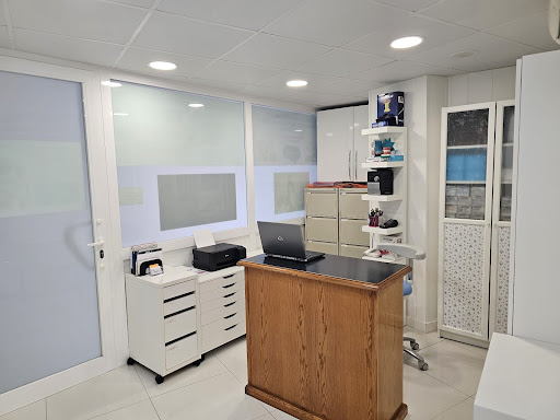 Rebollo clínica dental en Álora. Dr. ldefonso Rebollo y Dra. Victoria Rebollo