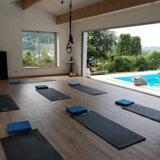 Sandra Delpy Yoga Acupuncture Massage Gallery - France