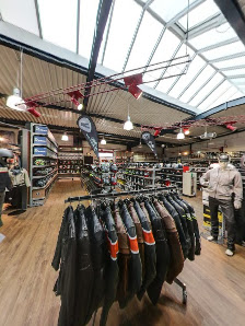 Börjes Bikers Outfit Oldenburg GmbH & Co. KG Bremer Heerstraße 420, 26135 Oldenburg, Deutschland