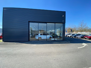 Photo n°17 de Garage PEUGEOT / OPEL Arpajon à Arpajon (Concessionnaire Opel)