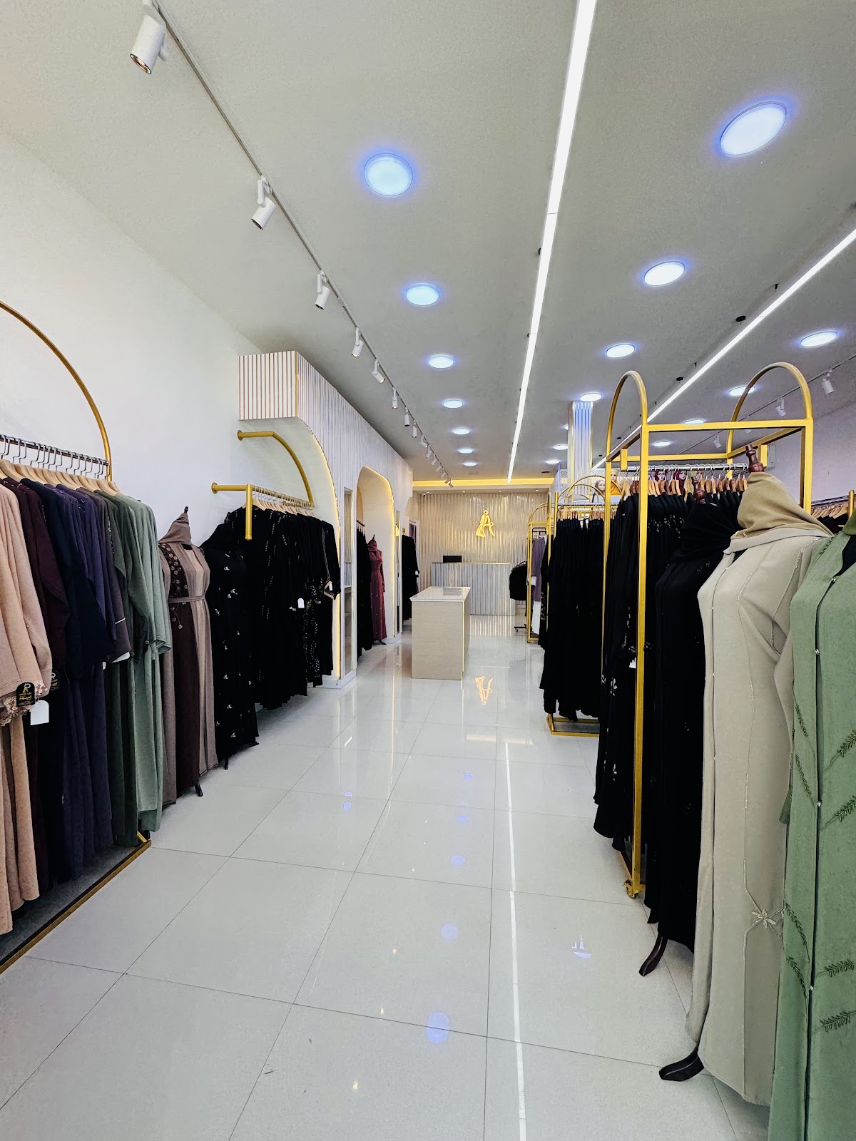 Down Town Cloaks Abaya Shop - صورة 3
