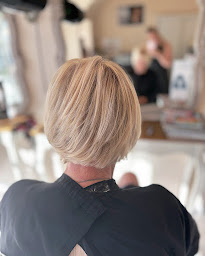 Photo n°29 de Les Ciseaux de Jade à Viviers (Salon de coiffure)