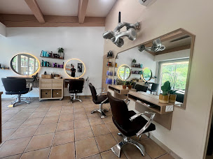 Photo n°18 de Mon Petit Salon à Le Thoronet (Salon de coiffure)