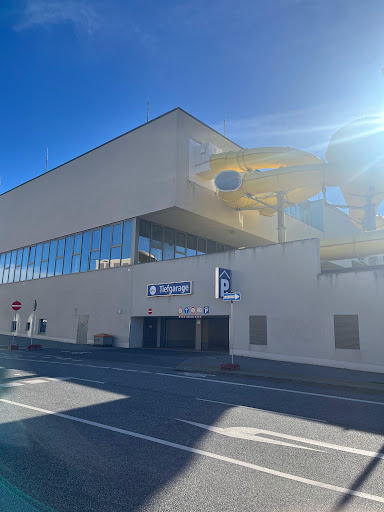 Parkhaus - Blu Schwimmbad