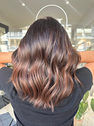 Photo n°16 de BLOW HAIR à Saint-Julien-en-Genevois (Salon de coiffure)