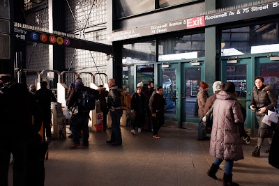 Roosevelt Av - Jackson Heights