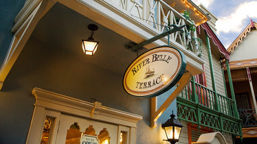 Flo's V8 Café