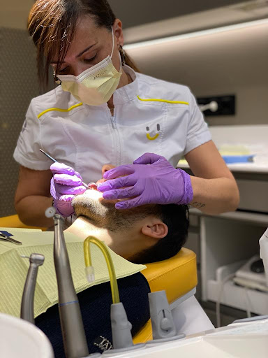 Junyent Smile Clinic · Clínica Dental Manresa