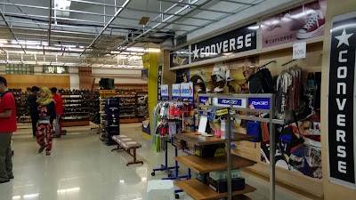 Photos of Canada Shoe & Bag