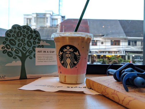 Starbucks Menteng Huis, Author: Siswoyo Sardi