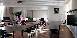 Photo n°6 de Mairie de Saint-Cyr-l’École à Saint-Cyr-l'École (Hôtel de ville)