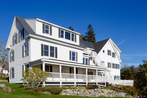East Wind Inn & Suites