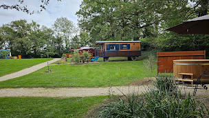 Photo n°29 de Les Roulottes du petit Gouffre de Padirac spa privatif et La Grange à Padirac (Spa en extérieur)