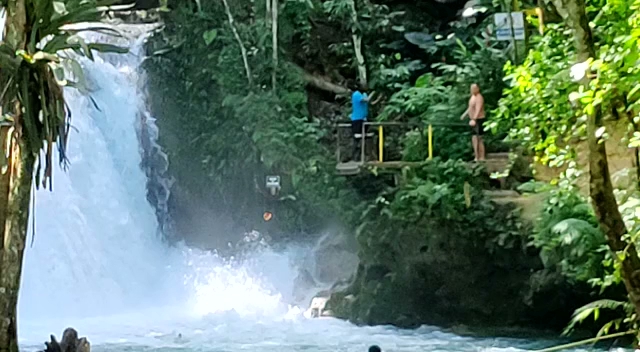 Cascade Blue Hole by null