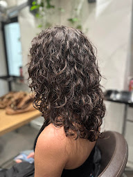 Photo n°18 de YONI COIFFURE - PARIS 7 à Paris (Salon de coiffure)