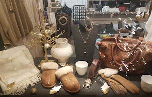 Photo n°5 de La Cabane à Valbonne (Magasin de chaussures)