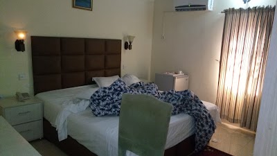 Photos of Tomats Inn & Suites