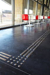 Photo n°7 de AccesSigne - Bureau d'étude accessibilité et signalétique à Troyes dans l'Aube à La Chapelle-Saint-Luc (Magasin d'enseignes)