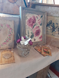 Photo n°19 de Les Armoires Normandes - Boutique de créateurs à Beuvron-en-Auge (Association ou organisation)