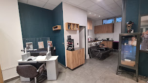 Photo n°5 de Couleur Pourpre à Garches (Salon de coiffure)