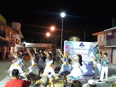 Photos of plaza chactemal