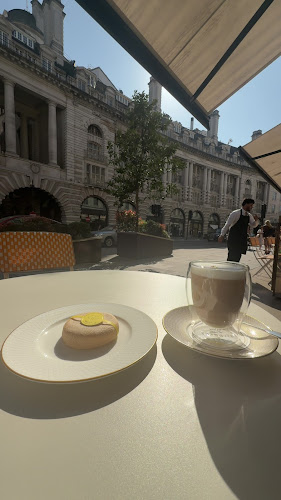 Cakes & Bubbles by Albert Adrià - Ice cream