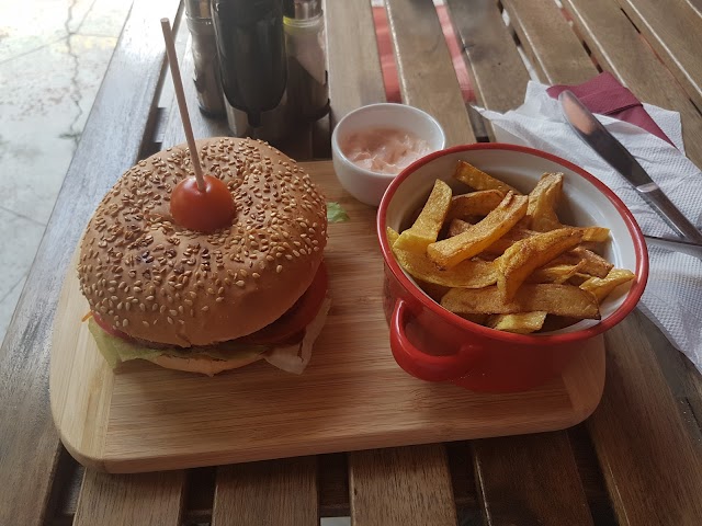 Mao Pub