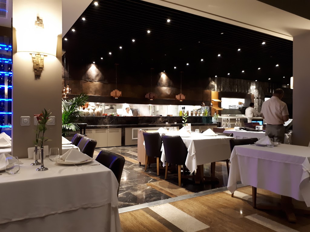 Arya hotel istanbul. Пера стамбул. Консервы veranda. Пера турция. Pera турецкий ресторан.