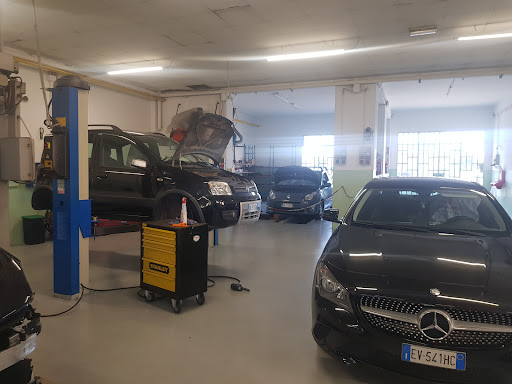 Emmegi Garage Service non e' parte di Esso vendita carburante