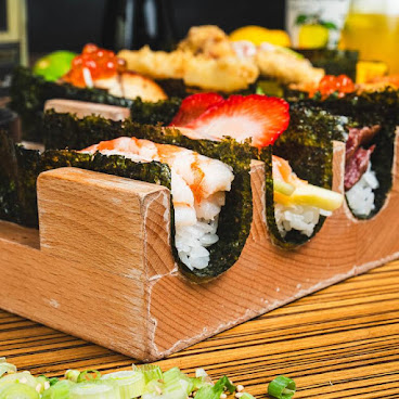 Kaizen Fusion Roll & Sushi by null