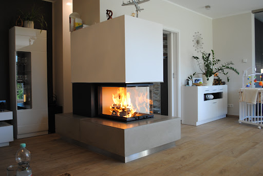 Kamin Deele