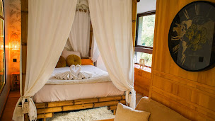 Photo n°2 de Le Moulin de l'Asse, suite de charme avec jacuzzi et sauna privatifs, piscine et petits déjeuners à Bras-d'Asse (Chambre d'hôtes)